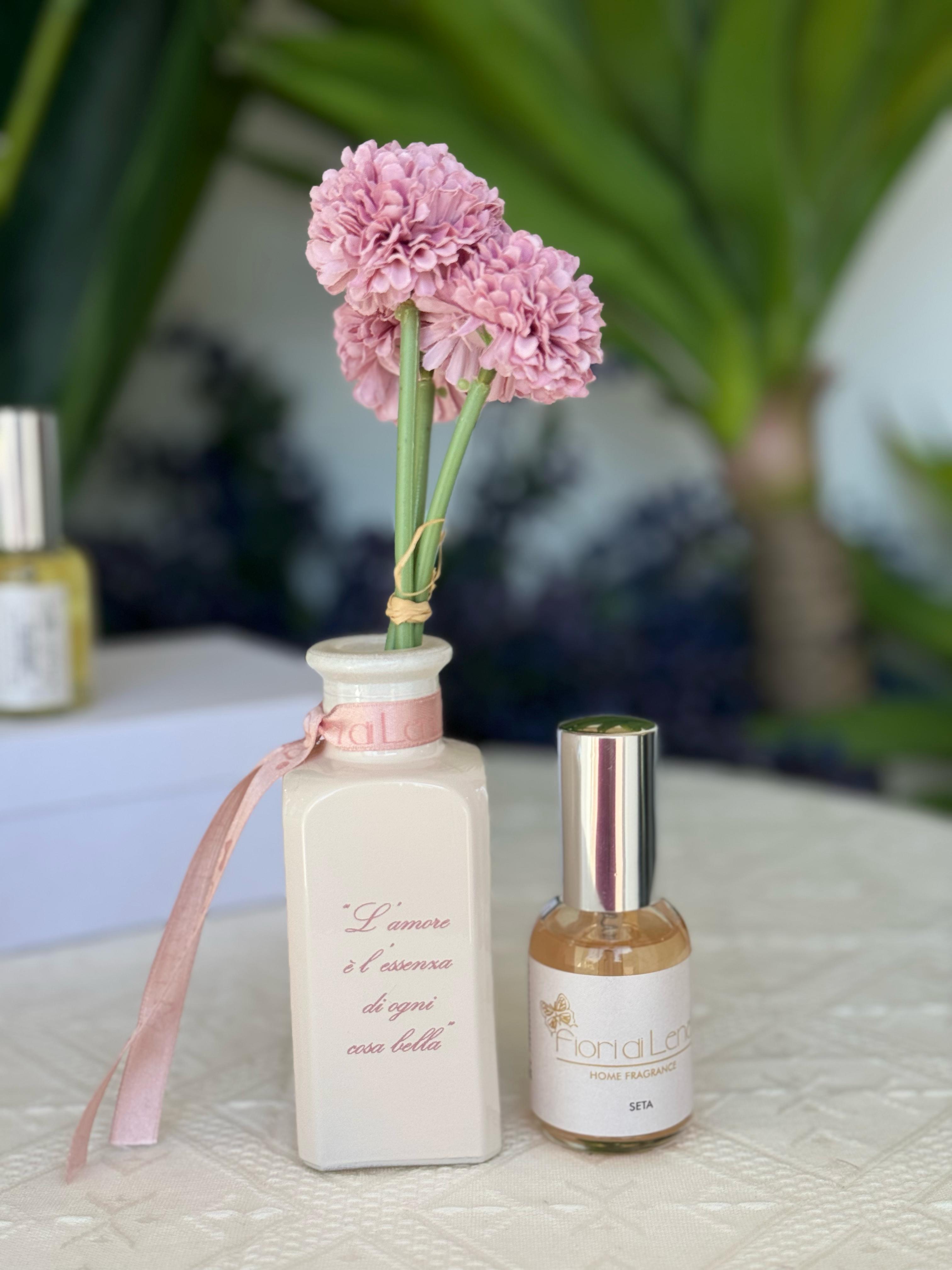 Profumatore in vetro colorato c/scritta personalizzata e spray 30 ML - H.11 cm - Fiori di Lena